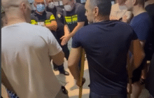 Протест у підвалі на Ларсі: депортовані українці вийшли з приміщення, один чоловік з відчаю порізав собі шию